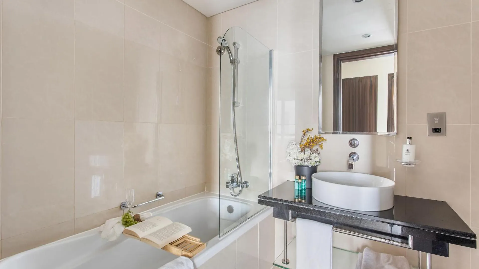 Apartment Frank Porter - Bonnington Dubai United Arab Emirates