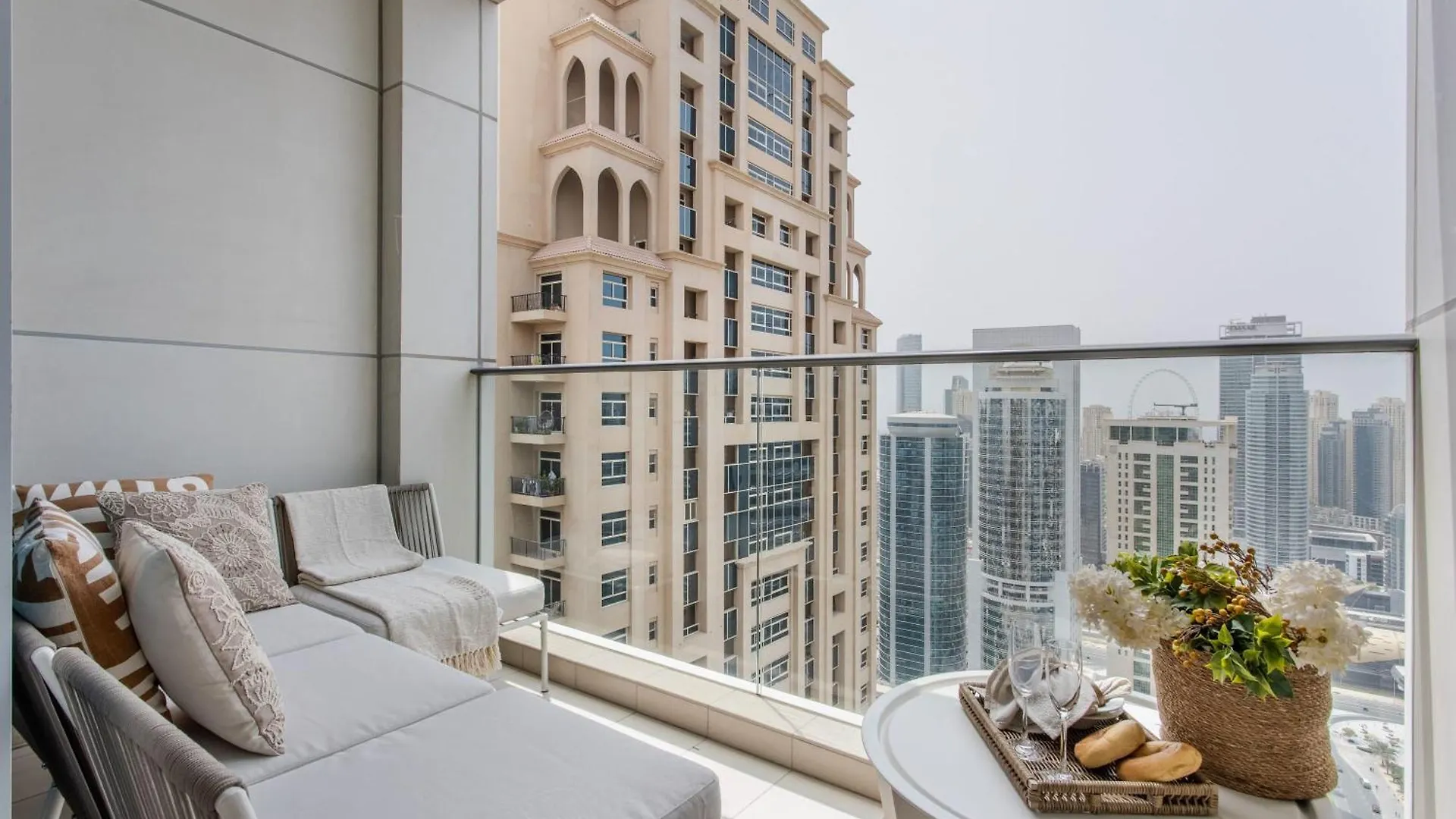 Apartment Frank Porter - Bonnington Dubai United Arab Emirates